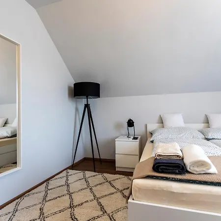 Park Apartman Sarrod Exterior photo