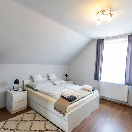Park Apartman Sarrod Exterior photo