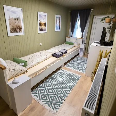 Park Apartman Sarrod Exterior photo