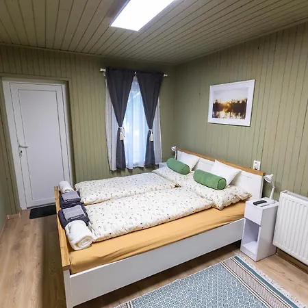 Park Apartman Sarrod Exterior photo